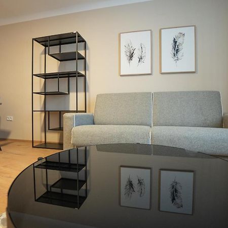 A 2-Bedroom Apartment With A King-Size Bed And A Balcony Is Located Just A 15-Minute Walk From Stephansplatz. Wina Bagian luar foto