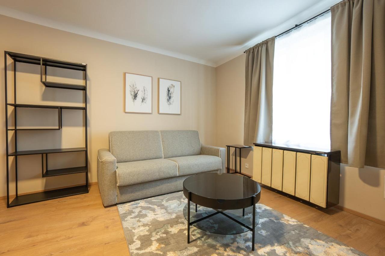 A 2-Bedroom Apartment With A King-Size Bed And A Balcony Is Located Just A 15-Minute Walk From Stephansplatz. Wina Bagian luar foto
