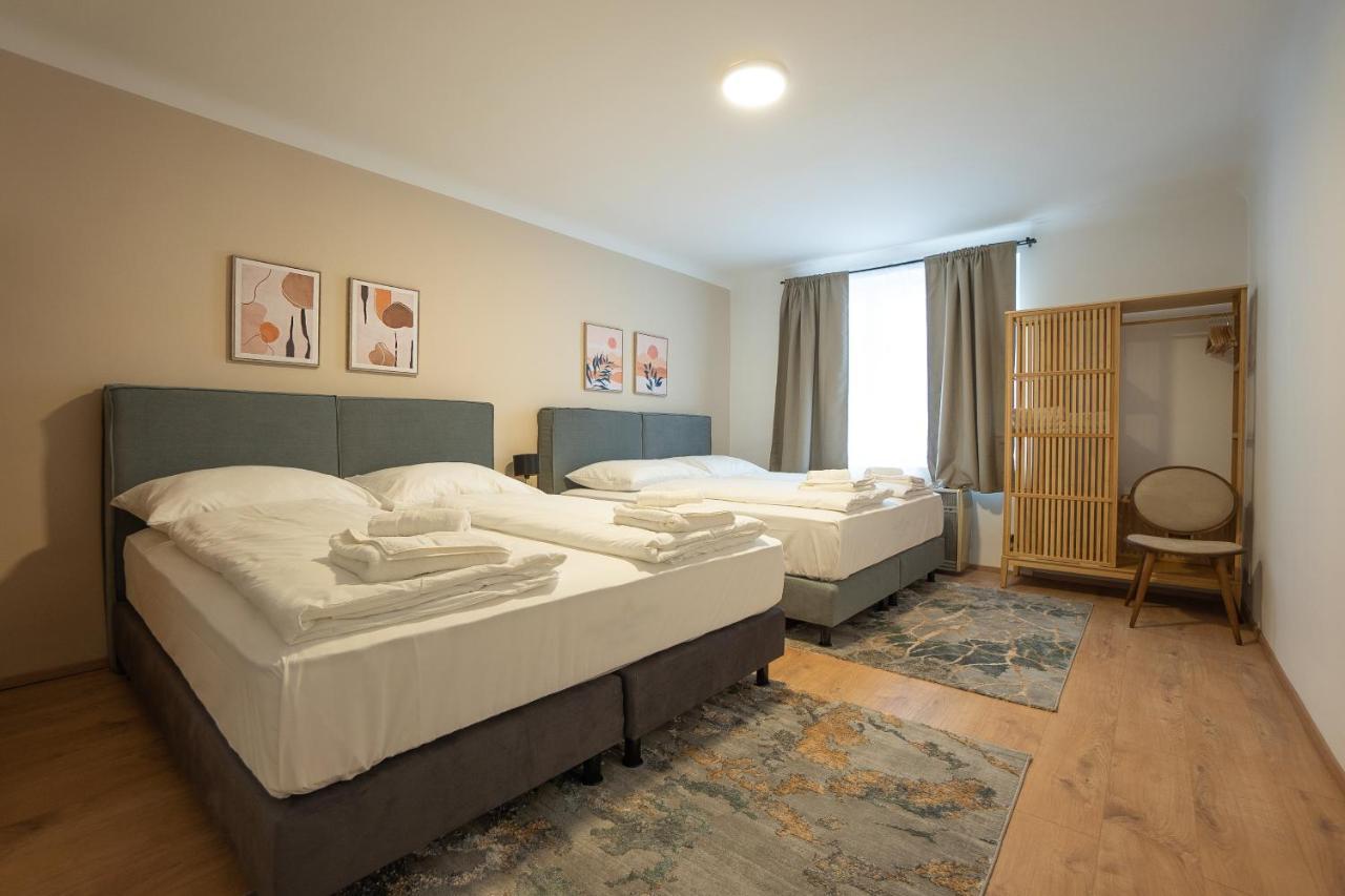 A 2-Bedroom Apartment With A King-Size Bed And A Balcony Is Located Just A 15-Minute Walk From Stephansplatz. Wina Bagian luar foto