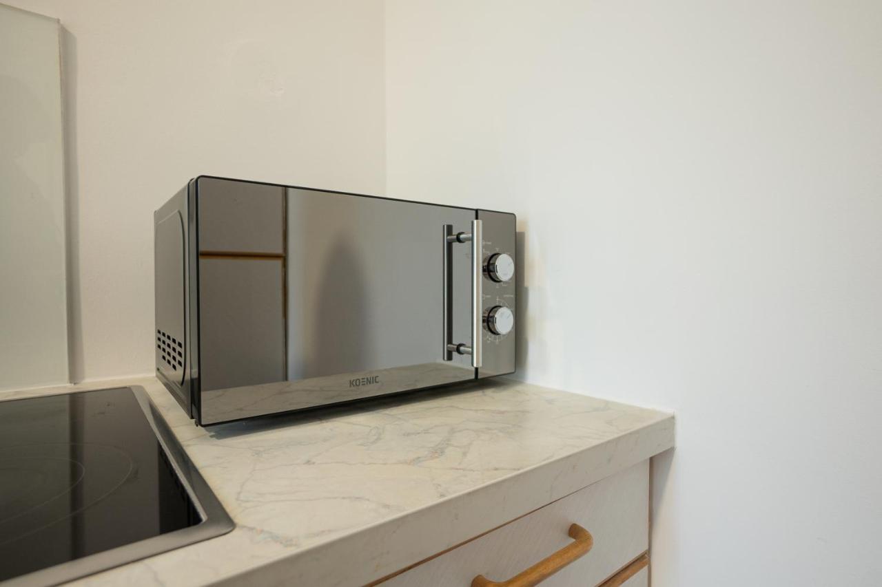 A 2-Bedroom Apartment With A King-Size Bed And A Balcony Is Located Just A 15-Minute Walk From Stephansplatz. Wina Bagian luar foto