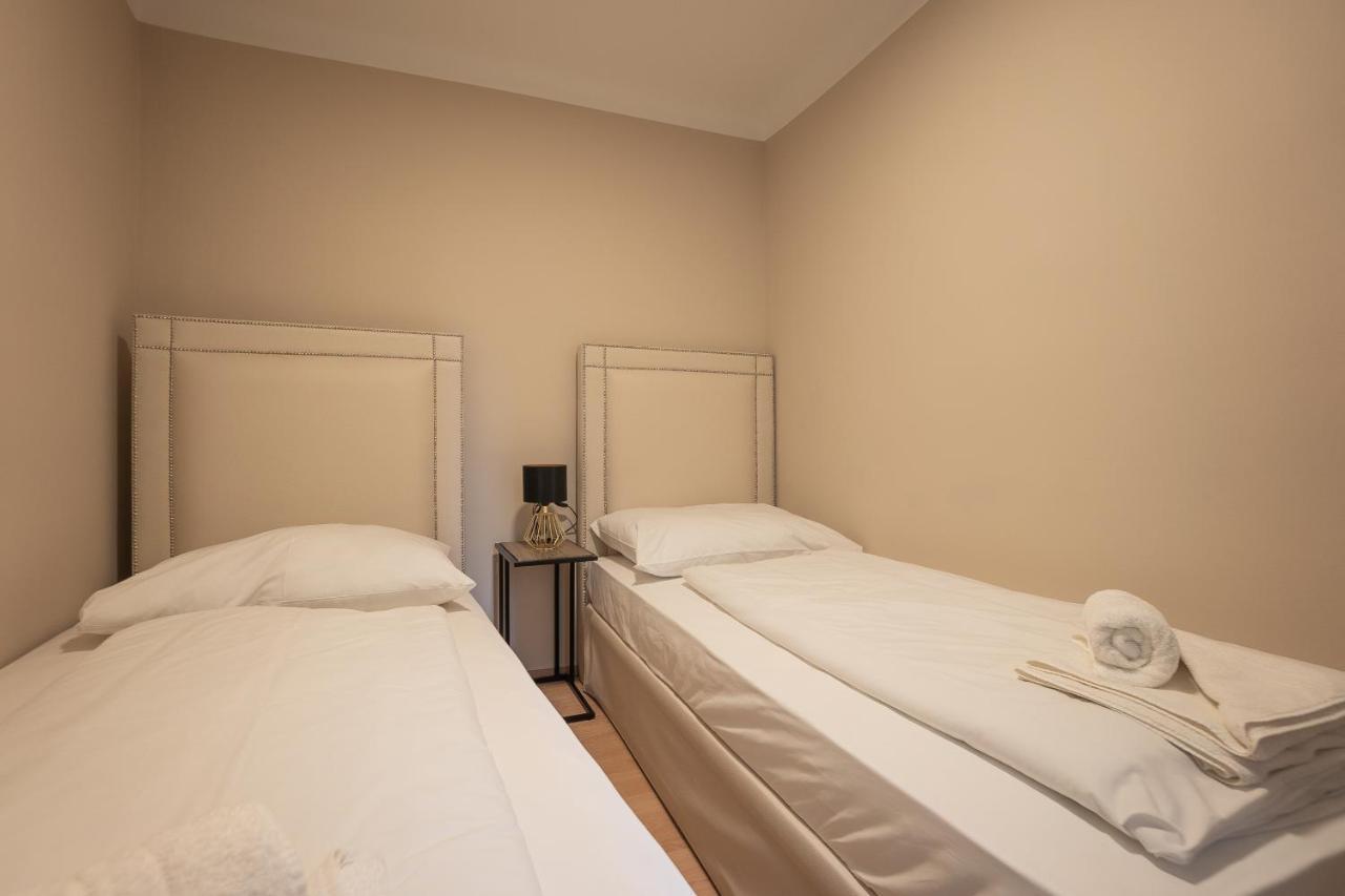 A 2-Bedroom Apartment With A King-Size Bed And A Balcony Is Located Just A 15-Minute Walk From Stephansplatz. Wina Bagian luar foto