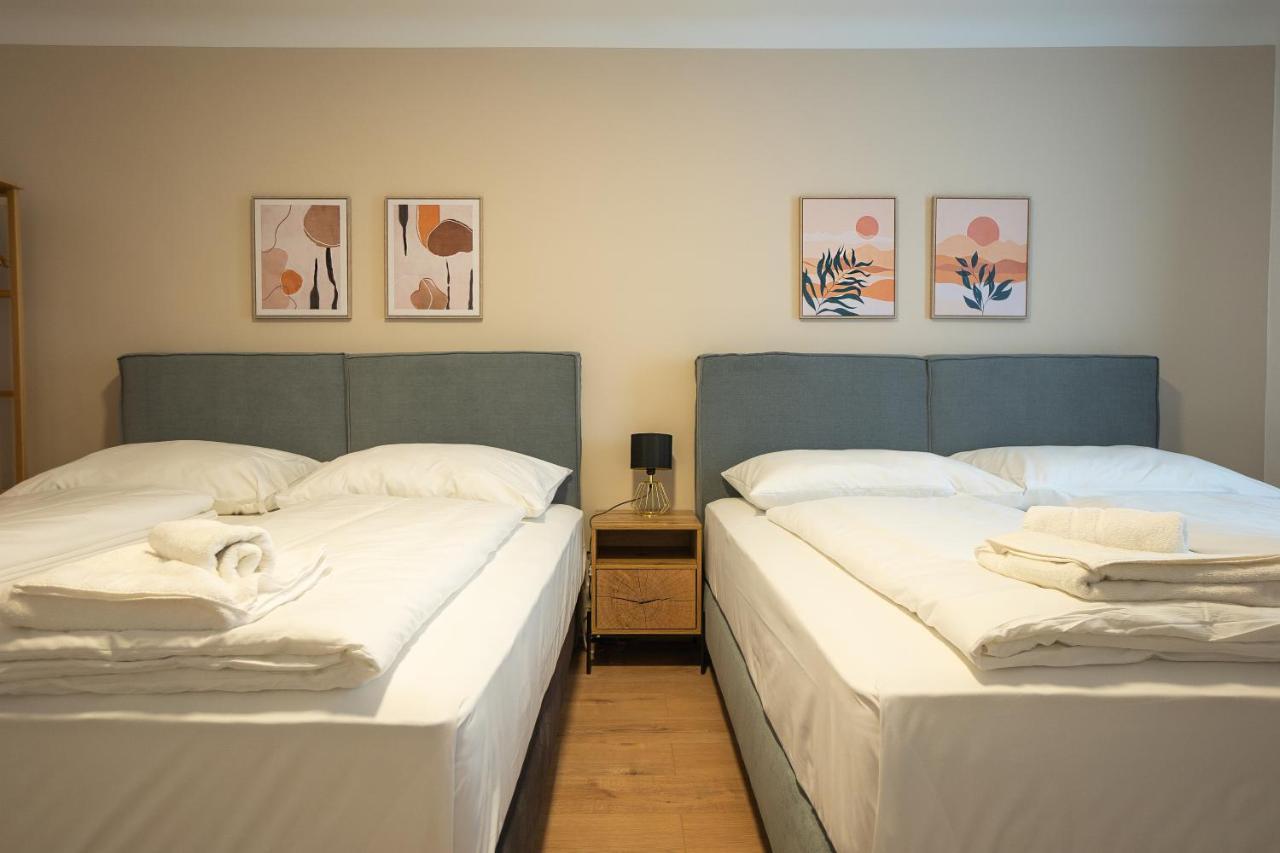 A 2-Bedroom Apartment With A King-Size Bed And A Balcony Is Located Just A 15-Minute Walk From Stephansplatz. Wina Bagian luar foto