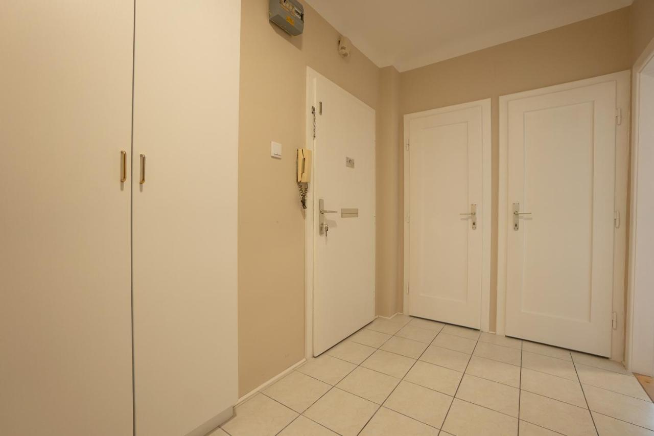 A 2-Bedroom Apartment With A King-Size Bed And A Balcony Is Located Just A 15-Minute Walk From Stephansplatz. Wina Bagian luar foto