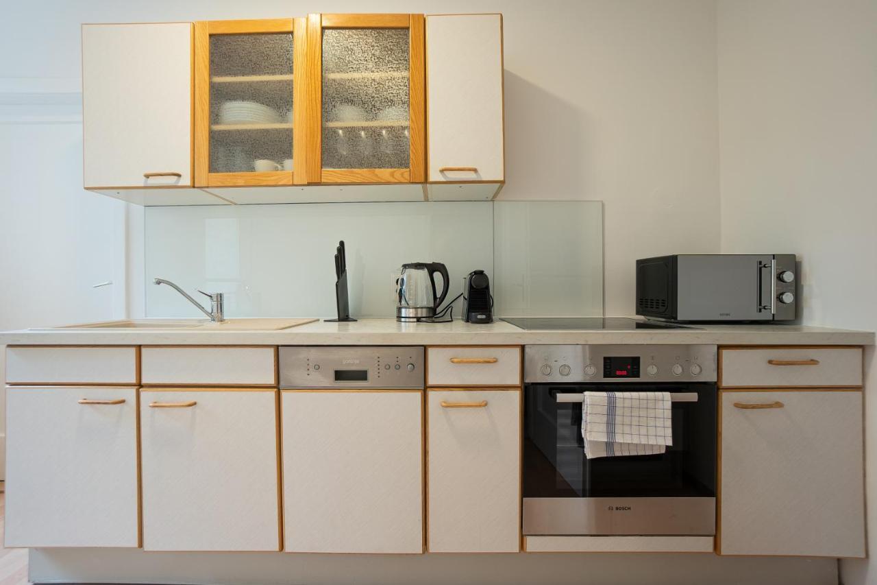 A 2-Bedroom Apartment With A King-Size Bed And A Balcony Is Located Just A 15-Minute Walk From Stephansplatz. Wina Bagian luar foto